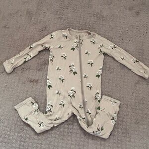 Kyte baby zip romper tan magnolia print 18-24 months GUC